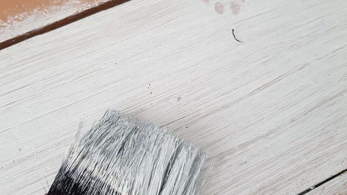 Painting exterior wood