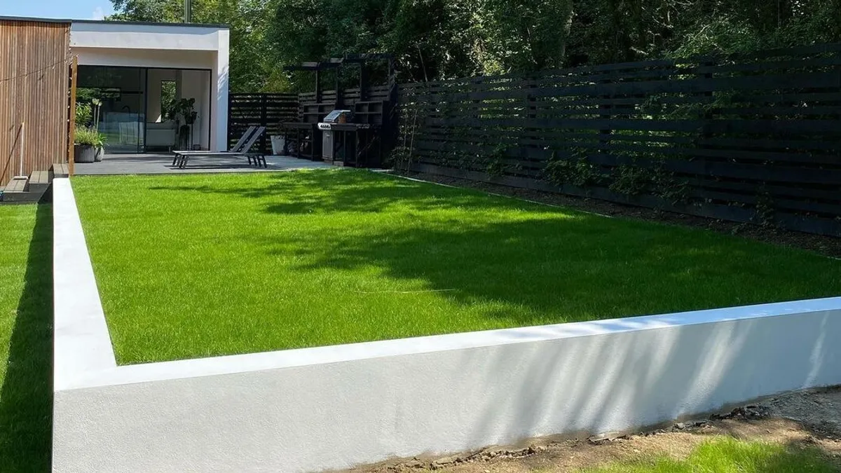 Beeze block garden wall