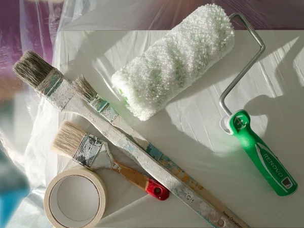 Eggshell paint with paint brush roller