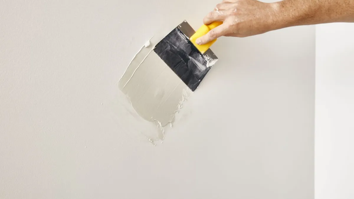 Filling a crack in a wall