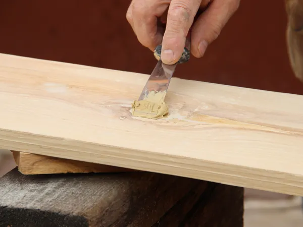 Filling a large gap with wood filler