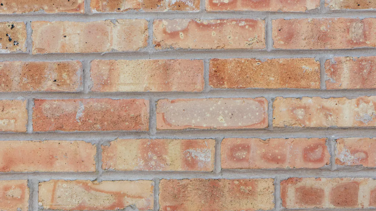 Masonry that requires a stabilising solution