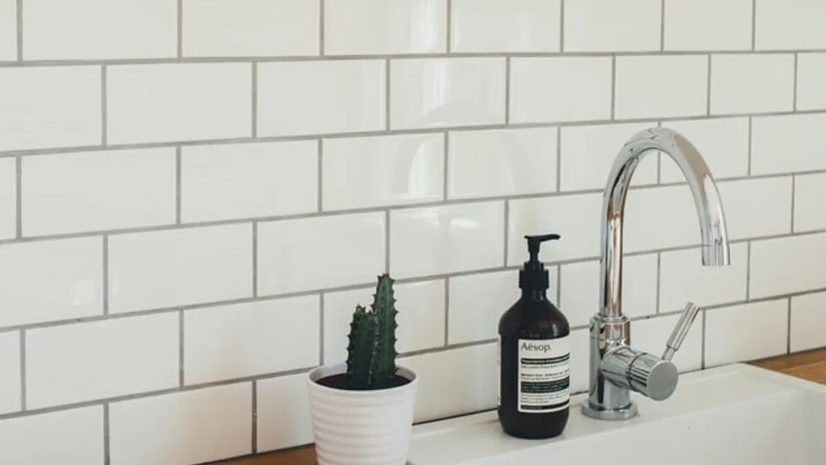 White kitchen tile